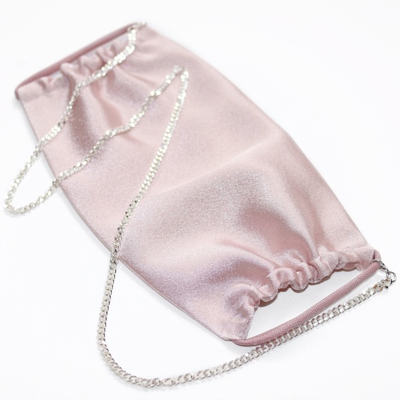 🌸✨ Satin Blush Face Mask with Chain - Picture 2 of 3